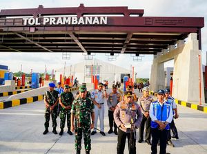 Kapolri-Panglima TNI Tinjau GT Prambanan Jateng, Pastikan Kesiapan Mudik Nataru Kapolri-Panglima TNI Tinjau GT Prambanan Jateng, Pastikan Kesiapan Mudik Nataru