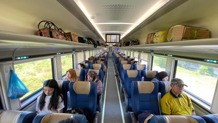 Kereta âWajah Baruâ Disiapkan buat Libur Nataru PT KAI mendatangkan lebih banyak rangkaian Kereta Api (KA) New Generation. Peningkatan fasilitas kereta api ini untuk menyambut libur Natal dan Tahun Baru (Nataru).