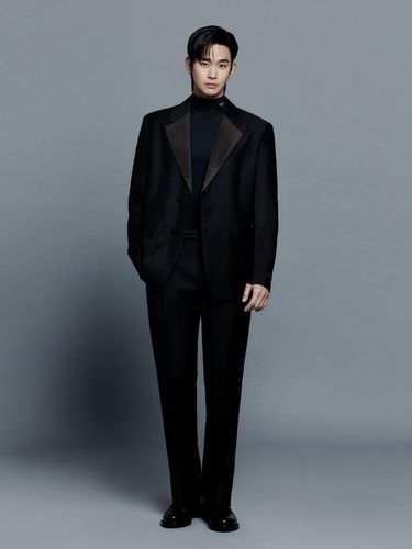 Kim Soo Hyun sebagai brand ambassador Prada