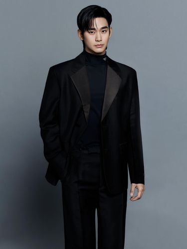 Kim Soo Hyun sebagai brand ambassador Prada