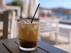 Frappe vs Freddo, Ini Perbedaan Racikan Es Kopi Khas Yunani