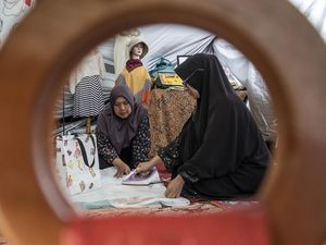 Kreatif! Daur Ulang Sampah Jadi Kerajinan Bernilai Ekonomi