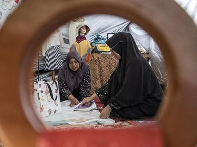Kreatif! Daur Ulang Sampah Jadi Kerajinan Bernilai Ekonomi