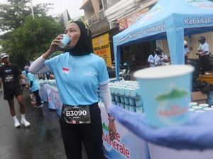 Mineral Esensial dari Le Minerale Segarkan 2.500 Pelari di Semarang 10K Mineral Esensial dari Le Minerale Segarkan 2.500 Pelari di Semarang 10K