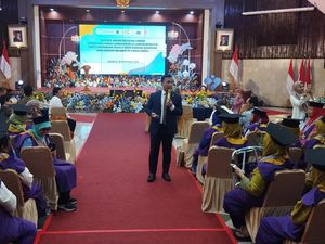 Menteri Wihaji Janji Perbanyak Program Healing Gratis di Sekolah Lansia Menteri Wihaji Janji Perbanyak Program Healing Gratis di Sekolah Lansia