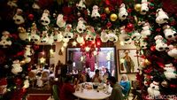 Meriah! Restoran Ini Bersolek Penuh Dekorasi Natal
