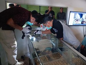 Rampok Satroni Toko Emas Banyumas di Siang Bolong, Gondol Perhiasan 279 Gram Rampok Satroni Toko Emas Banyumas di Siang Bolong, Gondol Perhiasan 279 Gram