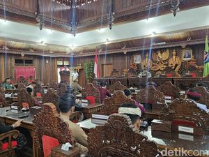 Ranperda Penataan Swalayan Klungkung, Upaya Jaga Keseimbangan Pasar Lokal Ranperda Penataan Swalayan Klungkung, Upaya Jaga Keseimbangan Pasar Lokal