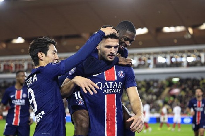 Paris Saint-Germain Paris Saint-Germains Portuguese forward #09 Goncalo Ramos (C) celebrates scoring his teams third goal with Paris Saint-Germains French forward #10 Ousmane Dembele (R) and Paris Saint-Germains South Korean midfielder #19 Lee Kang-in during the French L1 football match between AS Monaco and Paris Saint-Germain at the Louis II Stadium (Stade Louis II) in the Principality of Monaco on December 18, 2024. (Photo by Valery HACHE / AFP)