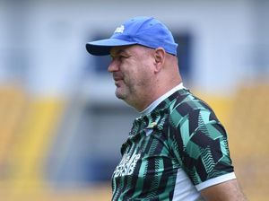 Kritik Tajam Pelatih Persib Usai Cedera Horor Dedi Kusnandar