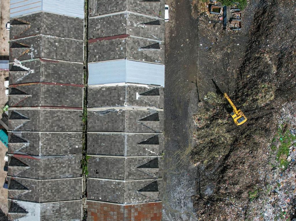 Foto Udara Sampah Menggunung di Pasar Induk Caringin Foto Udara Sampah Menggunung di Pasar Induk Caringin