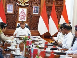 Mahendra Minta Taksi Online di Bali Taati Aturan