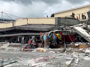 Potret Kerusakan Akibat Gempa M 7,3 di Vanuatu, 14 Orang Tewas Potret Kerusakan Akibat Gempa M 7,3 di Vanuatu, 14 Orang Tewas