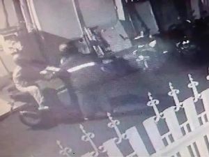 Aksi Sejoli Curi Motor di Toko Ponsel Mojokerto Terekam CCTV