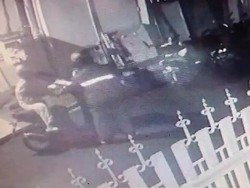 Aksi Sejoli Curi Motor di Toko Ponsel Mojokerto Terekam CCTV