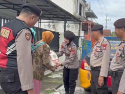 Samapta Polres Lamongan Wujudkan Kepedulian Sosial Lewat Padi Amal