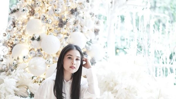Foto Pohon Natal Mewah Sandra Dewi dari Tahun ke Tahun Sebelum Suami Dipenjara