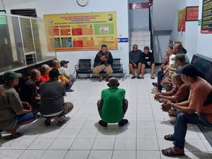 Polisi Amankan 18 Warga Pesta Miras di Makassar, 70 Liter Ballo Disita Polisi Amankan 18 Warga Pesta Miras di Makassar, 70 Liter Ballo Disita