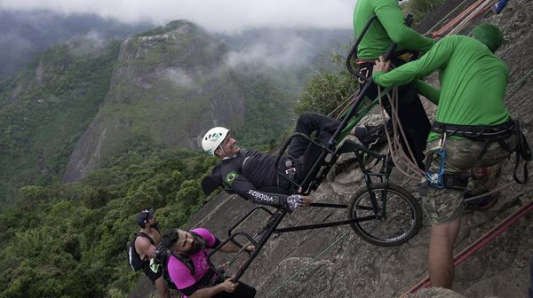 Semringahnya Atlet Disabilitas Diajak Panjat Tebing Brasil