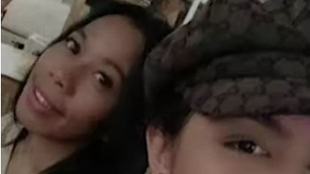 Talitha Curtis diduga bersama Mulyatika sang ibunda sambung.