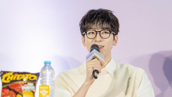 Foto: S.Coups, Wonwoo, dan Vernon Seventeen di Jakarta, Jadi Penjaga Warung