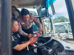 Polisi Cek Armada Bus Jelang Libur Nataru di Cimahi, Ini Hasilnya