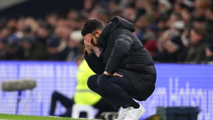 LONDON, ENGLAND - DECEMBER 19: Manchester United manager Ruben Amorim reacts during the Carabao Cup Quarter Final match between Tottenham Hotspur and Manchester United at Tottenham Hotspur Stadium on December 19, 2024 in London, England. (Photo by Marc Atkins/Getty Images)