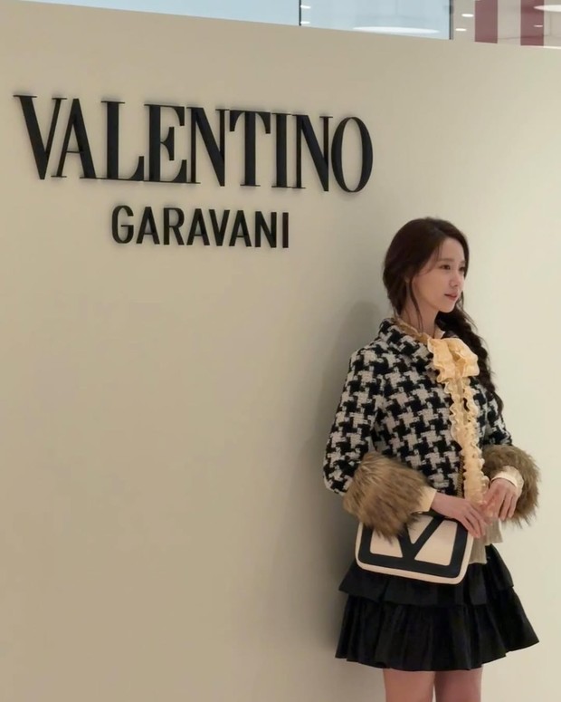 Potret Yoona dalam acara brand Maison Valentino/ Foto: instagram.com/maisonvalentino Potret Yoona dalam acara brand Maison Valentino