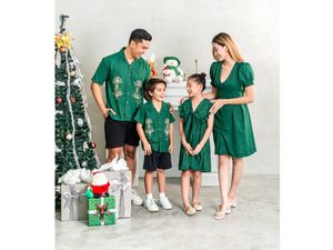 7 Brand yang Rilis Baju Natal Keluarga, Bisa Couple dengan Anak dan Pasangan 7 Brand yang Rilis Baju Natal Keluarga, Bisa Couple dengan Anak dan Pasangan