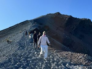 Pedagang di Rinjani Wajib Sediakan Wadah Belanja Ramah Lingkungan Pedagang di Rinjani Wajib Sediakan Wadah Belanja Ramah Lingkungan