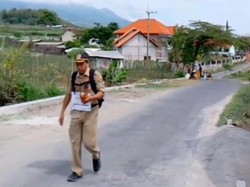 Viral Guru di Magetan Jalan Kaki Lintas Provinsi Jatim-Jateng Usai Dimutasi
