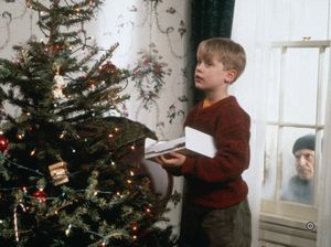 Nonton Tiap Natal, Anak Macaulay Culkin Gak Tahu Ayahnya Kevin Home Alone