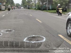 Jalan Raya Sumberejo-Bojonegoro Dipenuhi Ranjau Darat Jalan Raya Sumberejo-Bojonegoro Dipenuhi Ranjau Darat