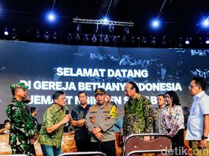 Kapolri-Panglima TNI Pastikan Pengamanan di Gereja Bethany Surabaya Kapolri-Panglima TNI Pastikan Pengamanan di Gereja Bethany Surabaya
