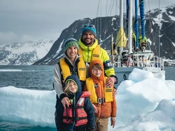 Kisah Sekeluarga Berbulan-bulan di Laut, Menjelajah Laut Dalam
