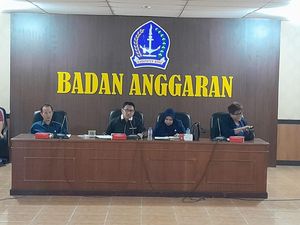 Pemkab Bone Bayar Tunggakan Gaji Kades-Perangkat Desa Rp 27 M Hari Ini Pemkab Bone Bayar Tunggakan Gaji Kades-Perangkat Desa Rp 27 M Hari Ini