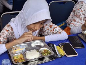 Biaya Makan Bergizi Gratis Rp 10 Ribu Per Porsi, Ahli Gizi Unair Beri Saran Ini Biaya Makan Bergizi Gratis Rp 10 Ribu Per Porsi, Ahli Gizi Unair Beri Saran Ini