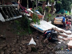 Hujan Disertai Angin Kencang di Parepare, Pohon Tumbang-Rumah Warga Longsor