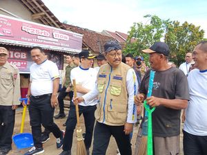 Mensos Awali Peringatan HKSN di Lampung dengan Kerja Bakti Bersama Warga