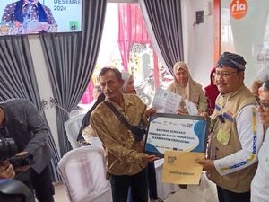 Menteri Sosial Tinjau Langsung Penyaluran Bantuan PKH di Pringsewu
