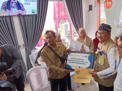 Menteri Sosial Tinjau Langsung Penyaluran Bantuan PKH di Pringsewu