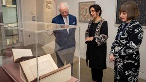 Momen Raja Charles Kunjungi Pameran Dunia Islam di London