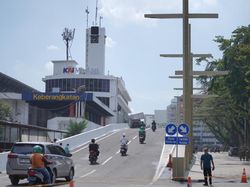 Resmikan Overpass Stasiun Kereta Api Medan, Bobby: Ngurangin Macet-Konektivitas