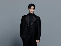 Fans Kirim Truk Dukungan Buat Kim Soo Hyun di Lokasi Konpers