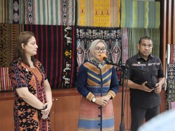 7.000 Peserta Ikuti Parade Tenun Ikat di HUT NTT