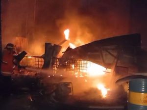Gudang BBM Ilegal di Penyengat Rendah Jambi Terbakar, Polisi Selidiki Gudang BBM Ilegal di Penyengat Rendah Jambi Terbakar, Polisi Selidiki