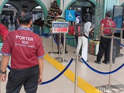Berapa Penghasilan Porter Pasar Senen Saat Libur Nataru?