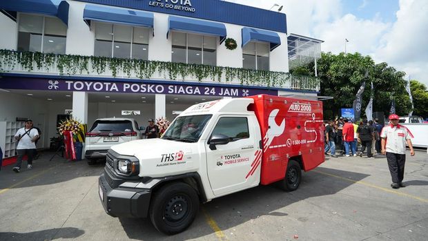 Toyota menyediakan lima titik layanan servis, 300 bengkel Toyota Siaga dan mengubah pikap Hilux Rangga menjadi mobil servis keliling.