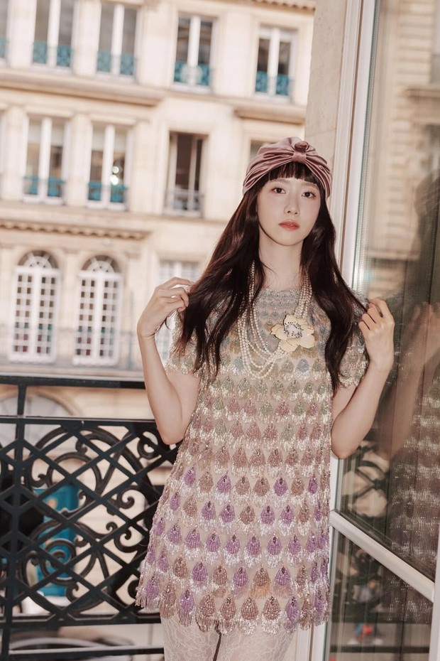 Potret Yoona dalam partisipasi awalnya di acara fashion show 'Valentino'/ Foto: instagram.com/yoona__lim Potret Yoona dalam partisipasi awalnya di acara fashion show 'Valentino'