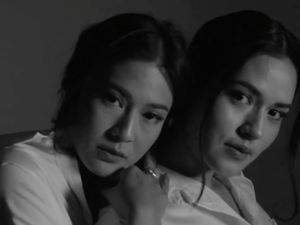 Gaya Kembar Raisa dan Dian Sastrowardoyo Pemotretan Bareng, Bikin Terpana Gaya Kembar Raisa dan Dian Sastrowardoyo Pemotretan Bareng, Bikin Terpana